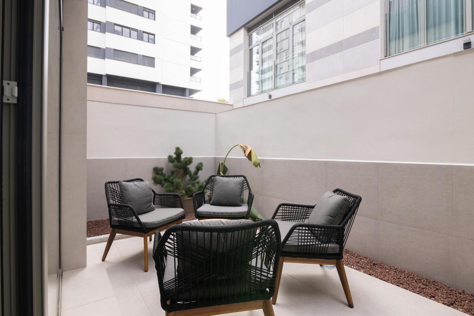 Dorm4You Arena Terraza 04 Valencia Exterior photo
